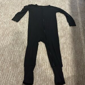 LITTLE SLEEPIES BLACK ZIPPY SIZE 18-24 M